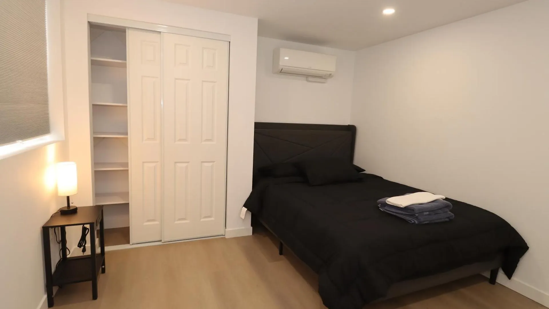 Modern Units Near Downtown, Lumen Fields, Light Rail Apartment Seattle 0*,