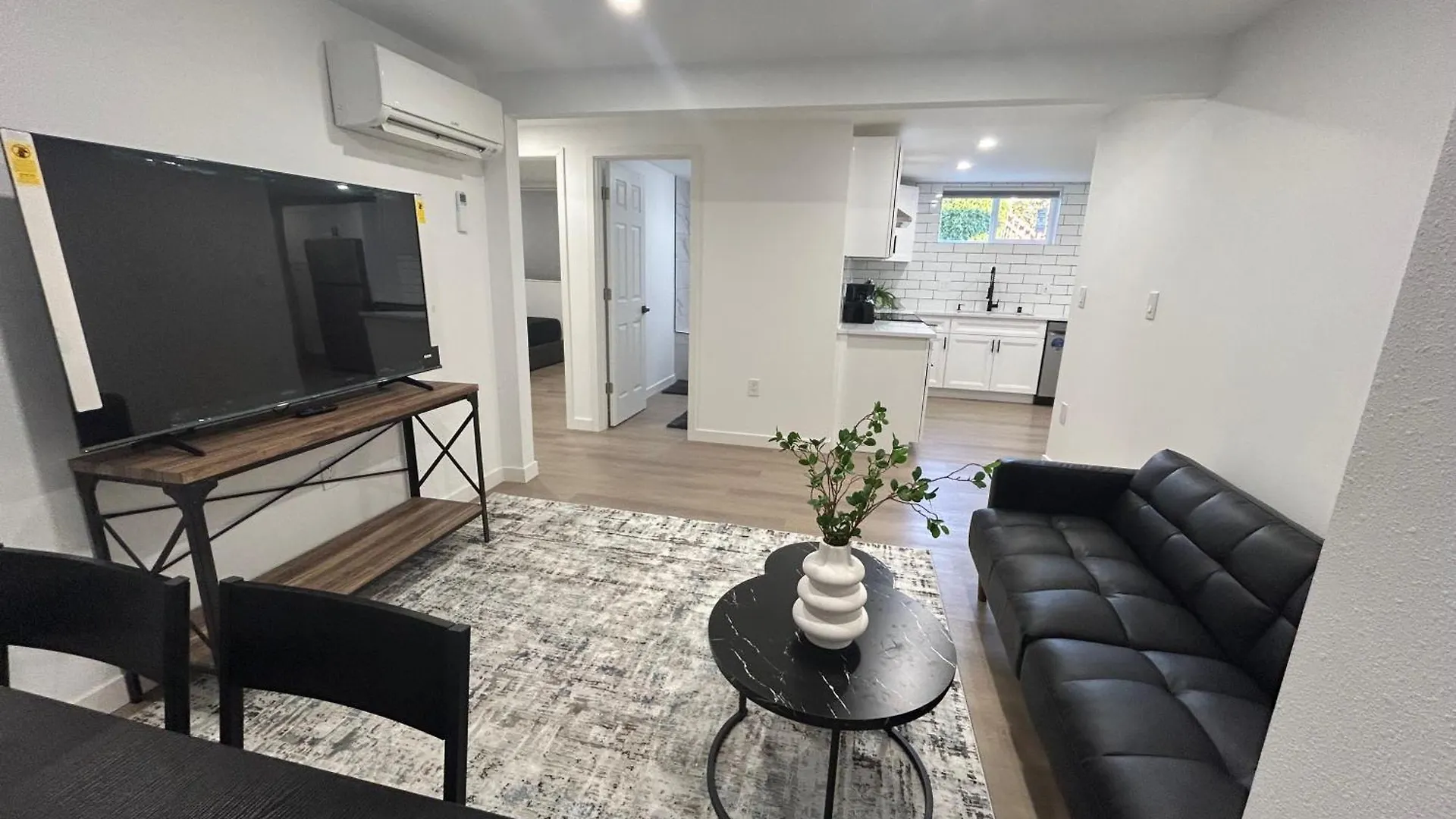 Modern Units Near Downtown, Lumen Fields, Light Rail Apartment Seattle